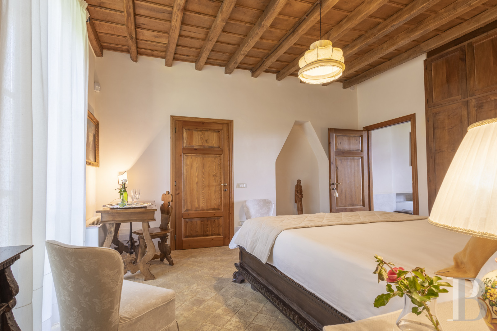 En Italie, entre Rome et Florence, une villa de la fin du 19e siècle implantée dans un vaste parc arboré - photo  n°23